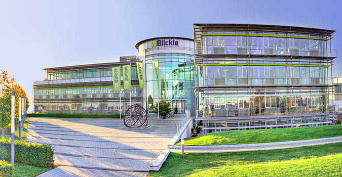 Blickle管理ビル 2002 年